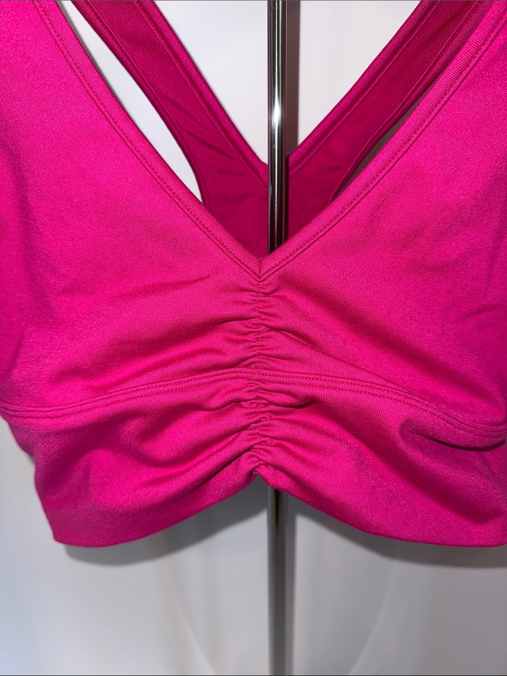 WOMENS ALO YOGA MAGENTA LONGLINE RACEBACK RUCHED SPORTS BRA SIZE XS - Picture 3 of 5